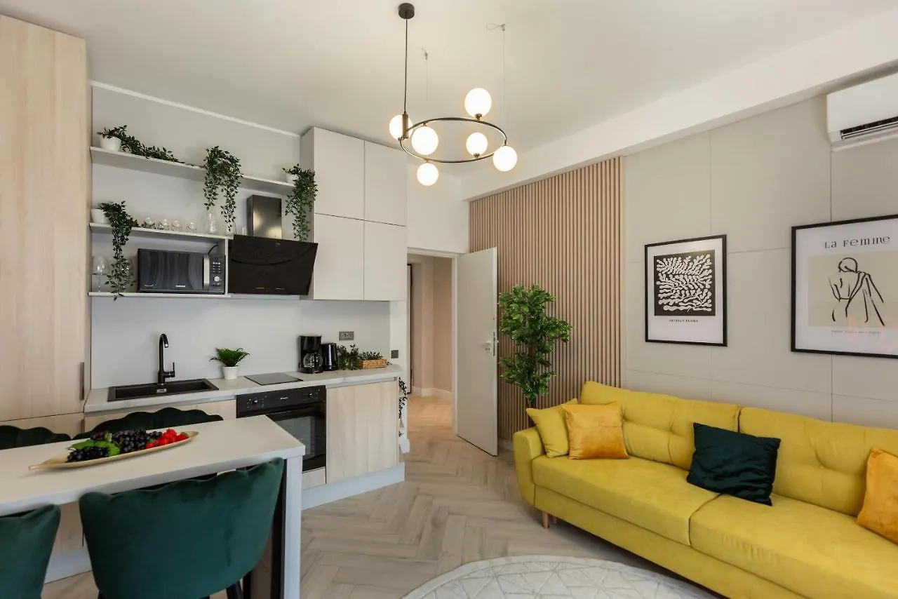 Wonderful 1Br By Dambovita River: Old Town Bliss Bukarest Apartment