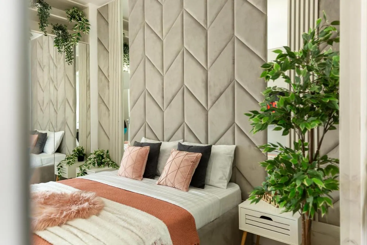 Wonderful 1Br By Dambovita River: Old Town Bliss Bukarest 0*,  Rumänien