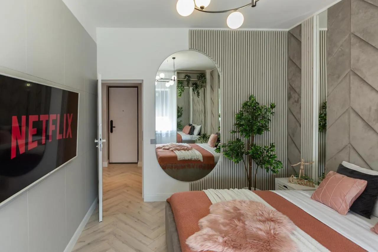 Wonderful 1Br By Dambovita River: Old Town Bliss Boekarest Appartement