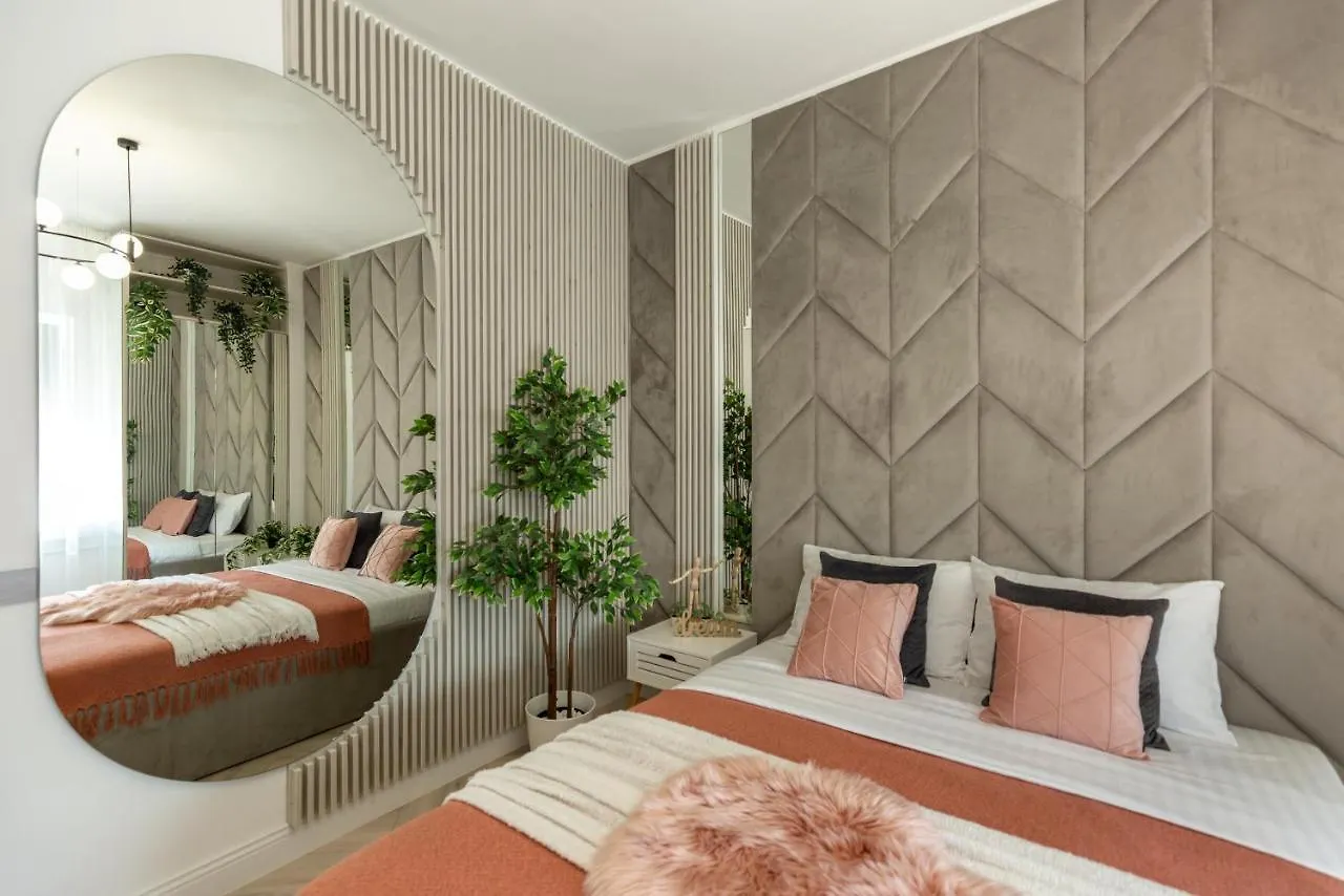 Wonderful 1Br By Dambovita River: Old Town Bliss Boekarest
