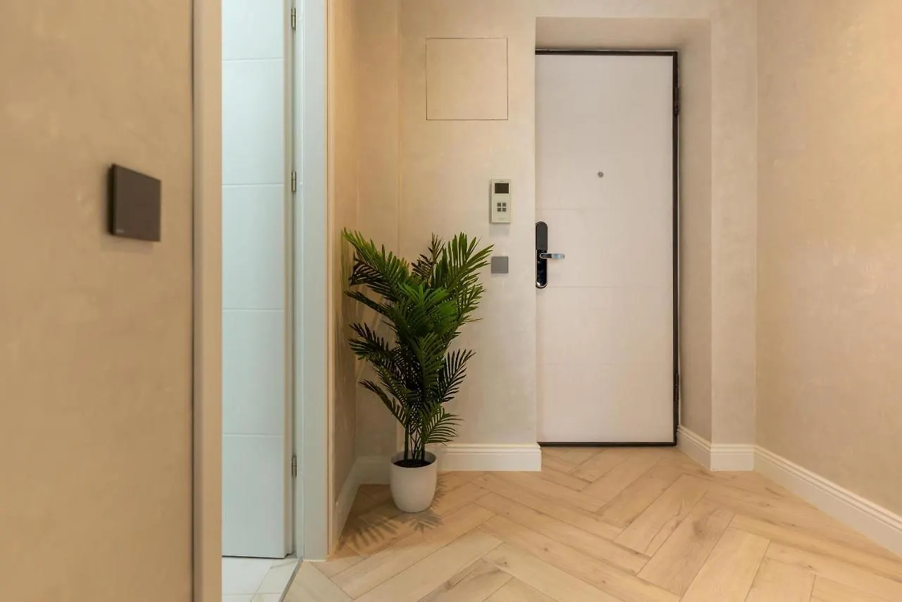 Wonderful 1Br By Dambovita River: Old Town Bliss Boekarest