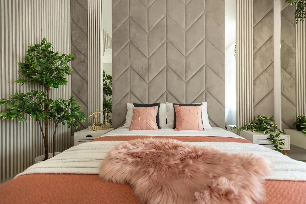 Wonderful 1Br By Dambovita River: Old Town Bliss Boekarest 0*,